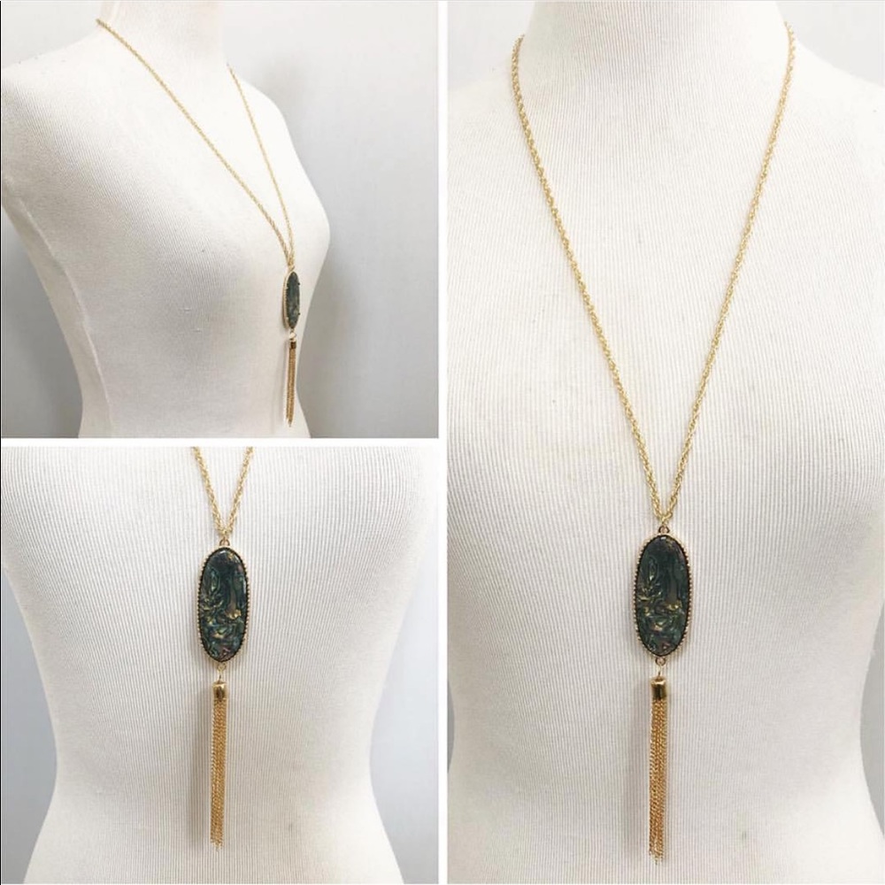 Green mother of pearl like pendant necklace tassel